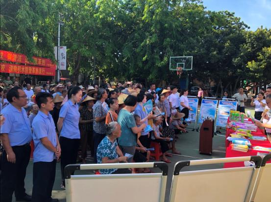 公交公司組織員工參加“清潔家園、滅蚊防蚊”專題現(xiàn)場(chǎng)活動(dòng)